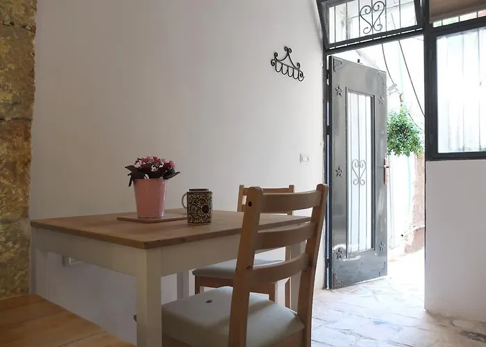 Central Old Stone Jerusalem Apartment